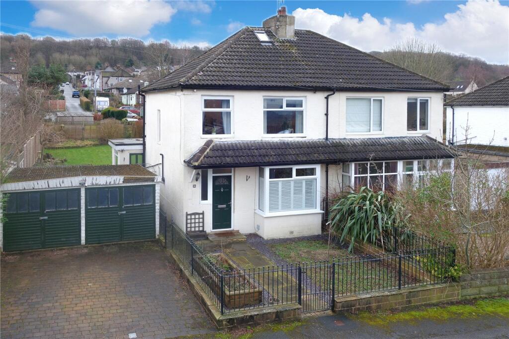 3 bedroom semidetached house for sale in Nab Wood Crescent, Shipley
