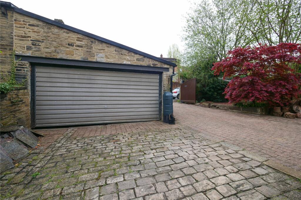 Additional property image - Cliffe Lane South, Baildon, Shipley, West Yorkshire, BD17