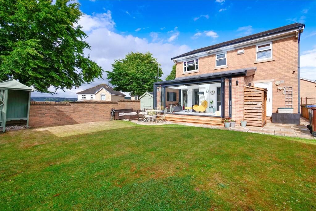 Main image of property: Roundhead Fold, Apperley Bridge, Bradford, West Yorkshire, BD10