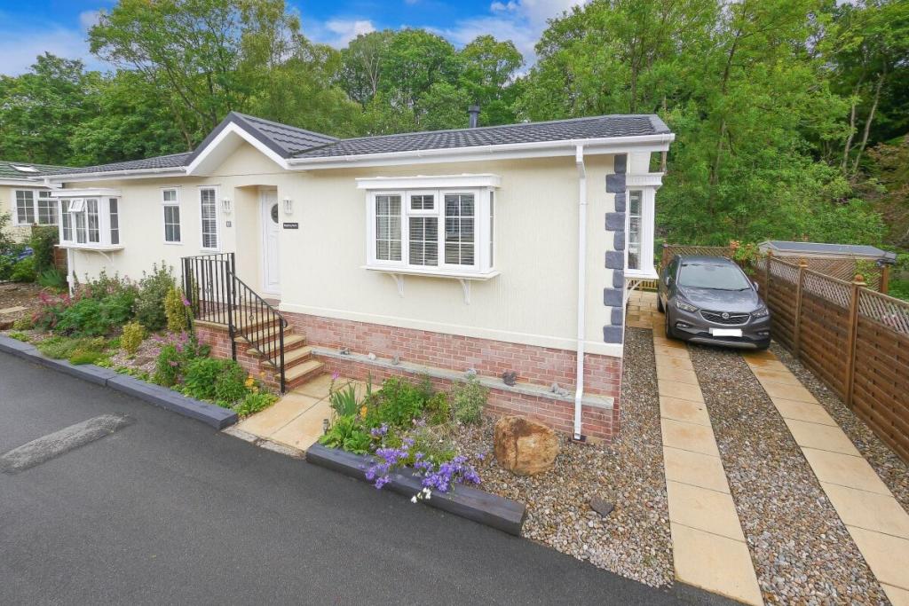 2 bedroom detached bungalow for sale in Goit Stock Lane, Harden