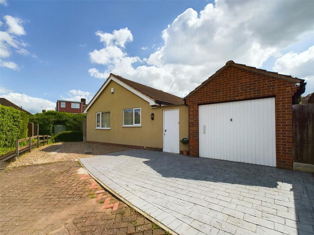 3 bedroom bungalow for sale in Barnum Close, Wollaton, Nottinghamshire, NG8