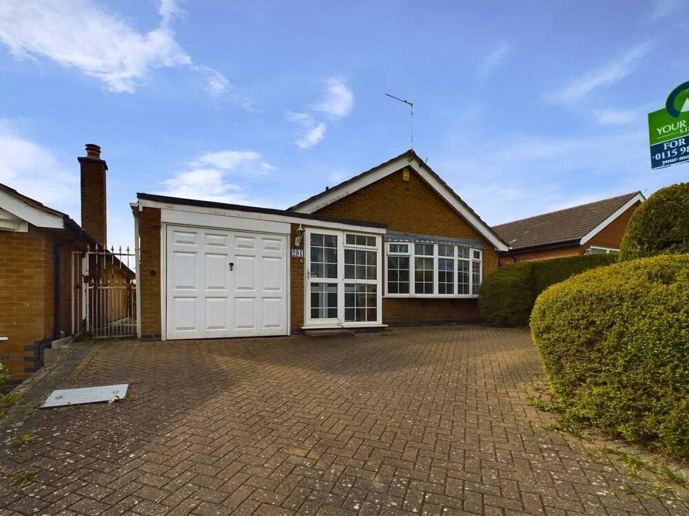 2 bedroom bungalow for sale in Wollaton Vale, Wollaton, Nottinghamshire