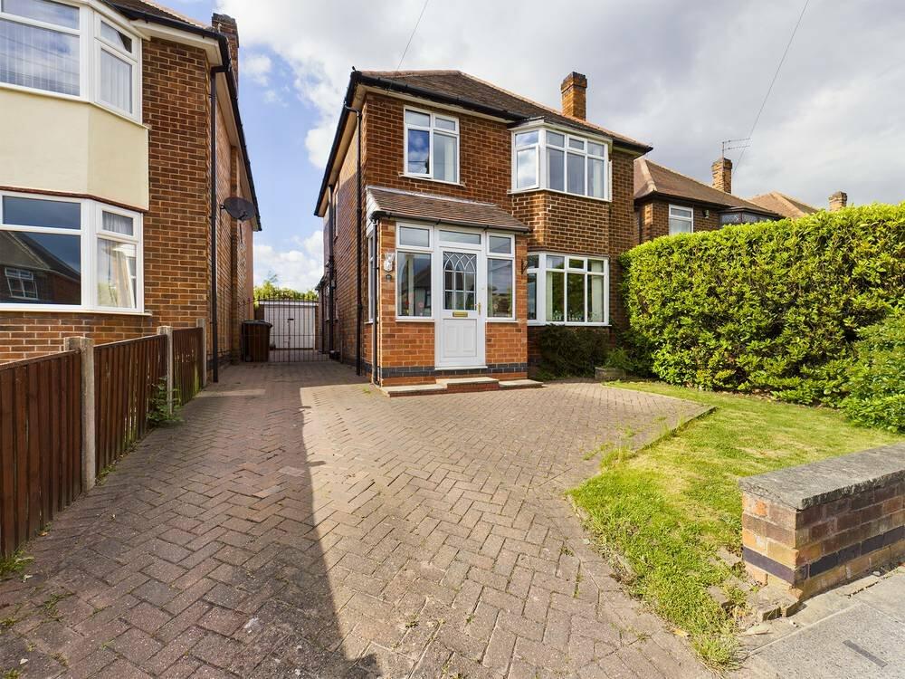 3 bedroom detached house for sale in Goodwood Road, Wollaton, Nottinghamshire, NG8