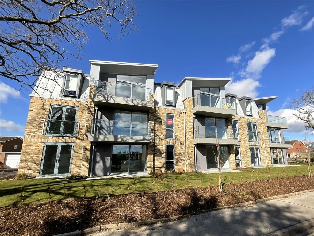 2 bedroom apartment for sale in Waterford Road, Highcliffe