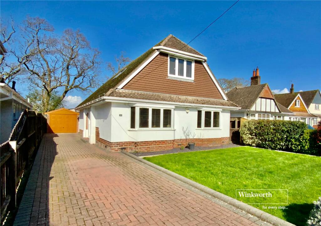 4 bedroom bungalow for sale in Shelley Close, Highcliffe, Christchurch, BH23