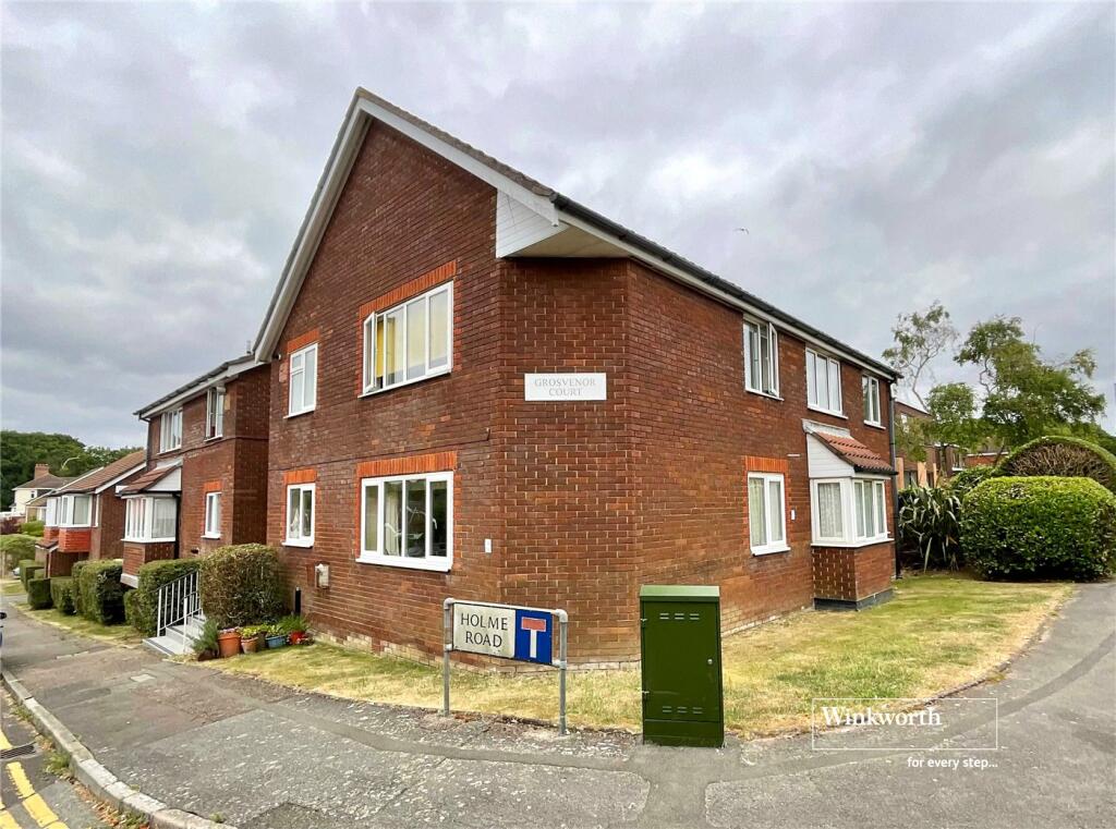 1 bedroom apartment for sale in Holme Road, Highcliffe, Christchurch