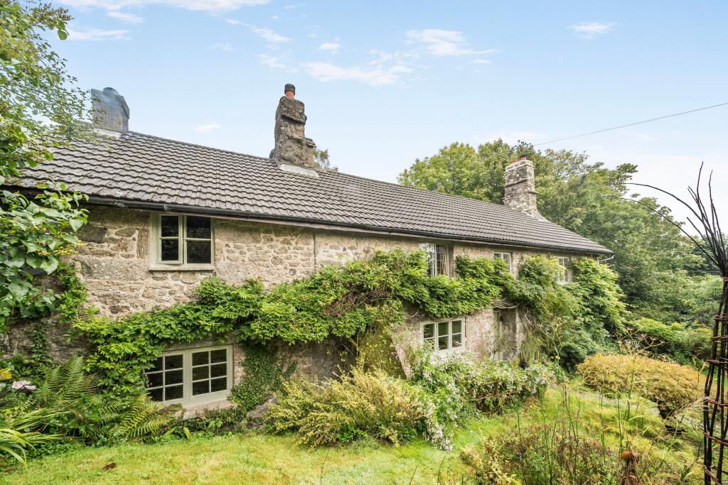 Main image of property: Between Lustleigh and Moretonhampstead