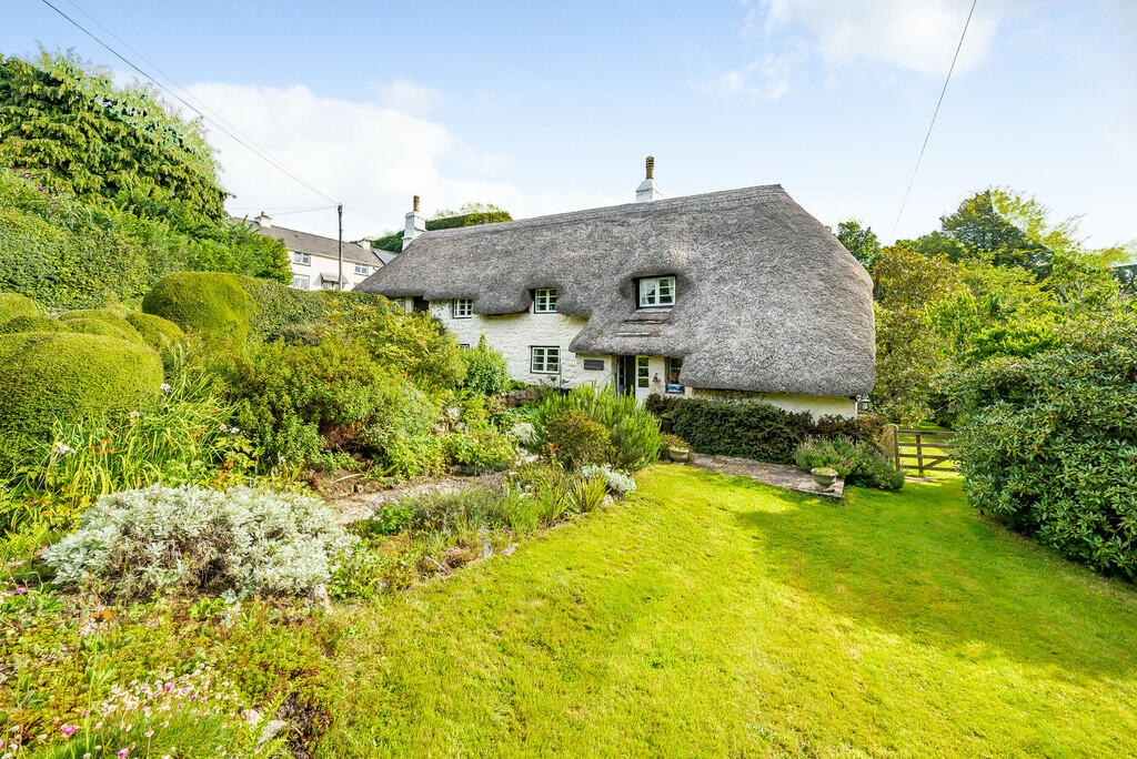 4 bedroom detached house for sale in Lustleigh, Devon, TQ13