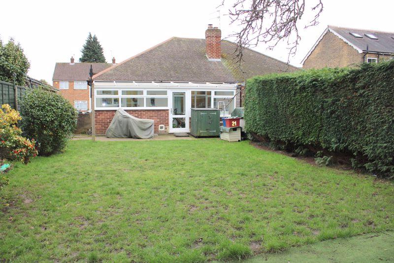 2 bedroom semidetached bungalow for sale in Tachbrook Road, Feltham, TW14