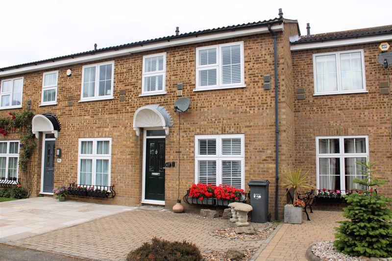 3 bedroom terraced house for sale in Feltham, TW14