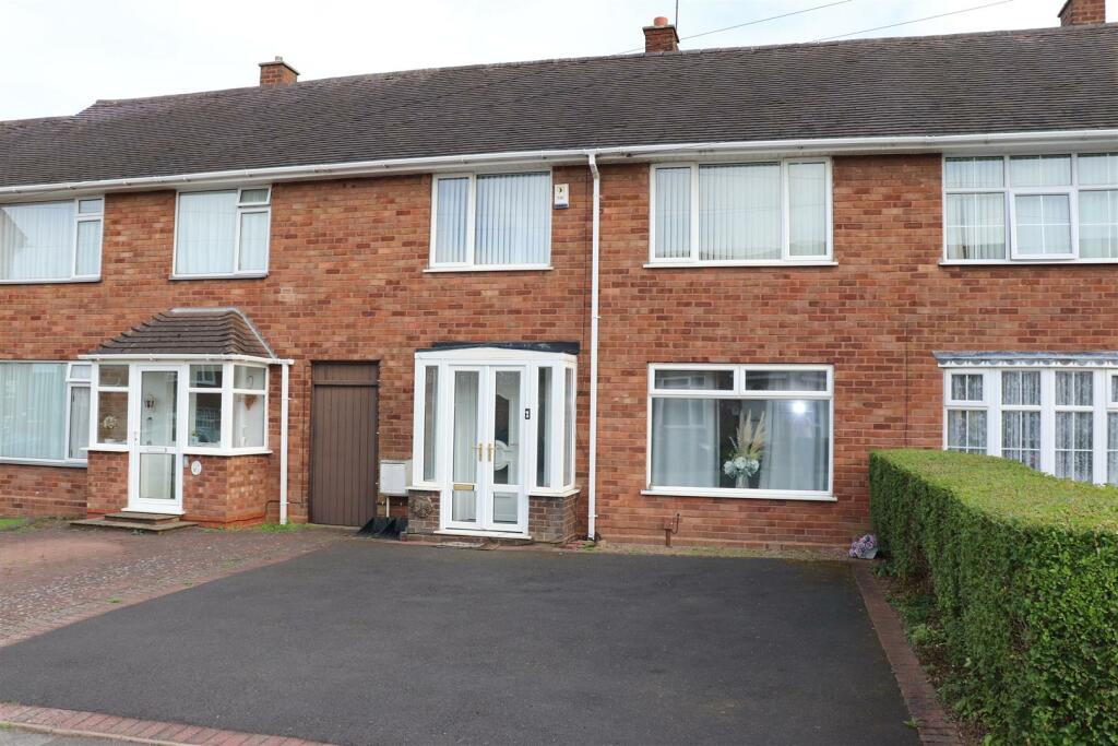 3 bedroom town house for sale in Chatsworth Crescent, Rushall, WS4