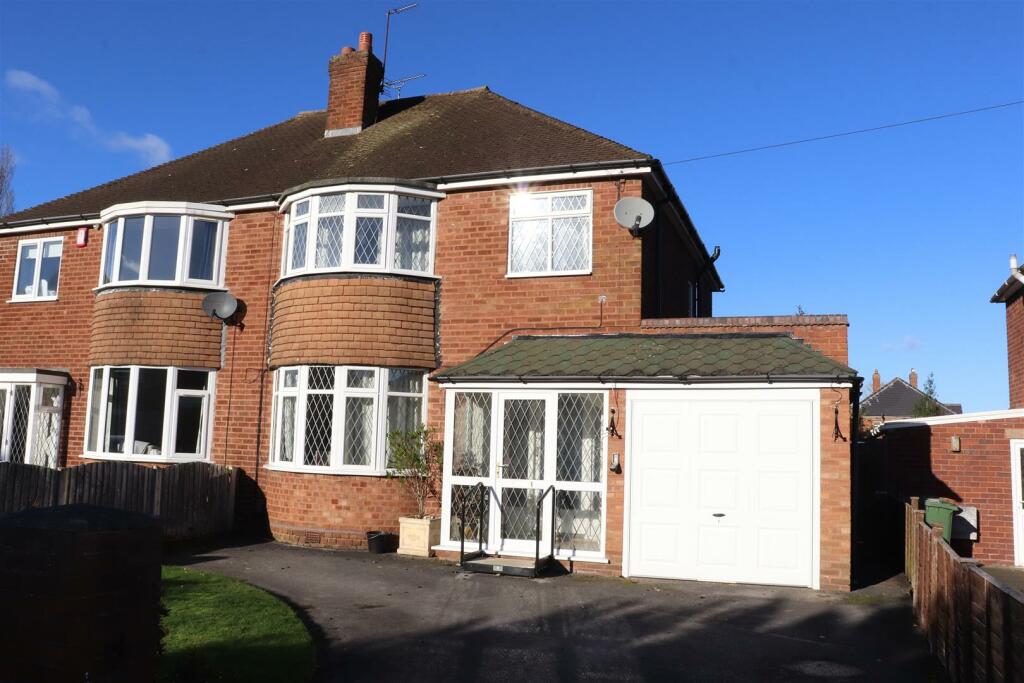 3 bedroom semidetached house for sale in Berryfields, Aldridge, WS9