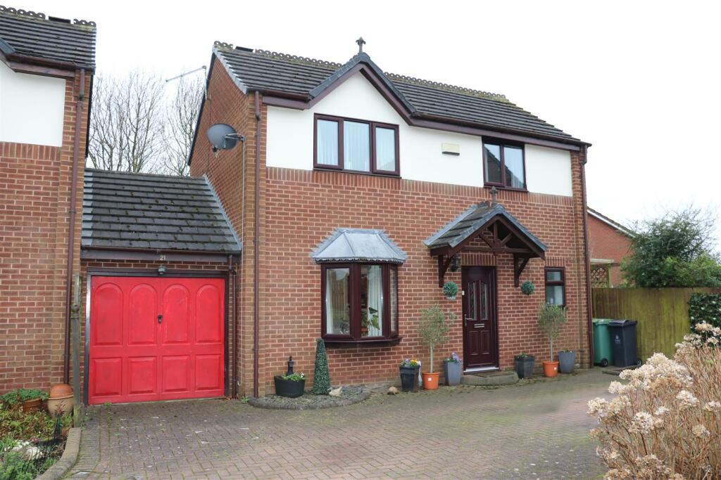 3 bedroom detached house for sale in Old Oak Close, Aldridge, WS9