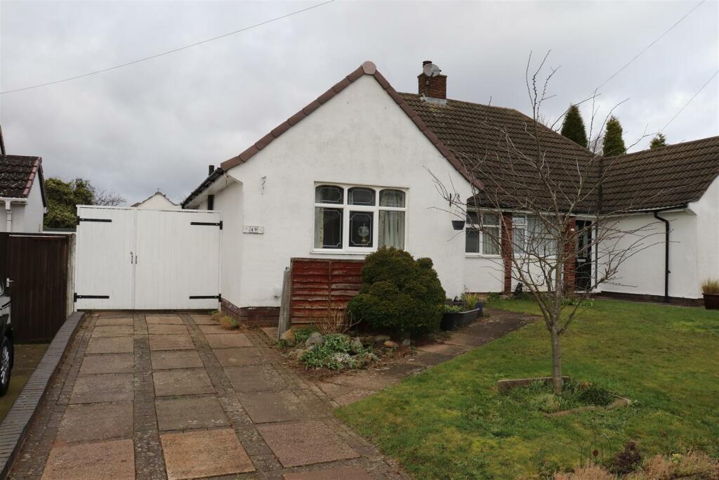 3 bedroom semidetached bungalow for sale in Mountford Crescent