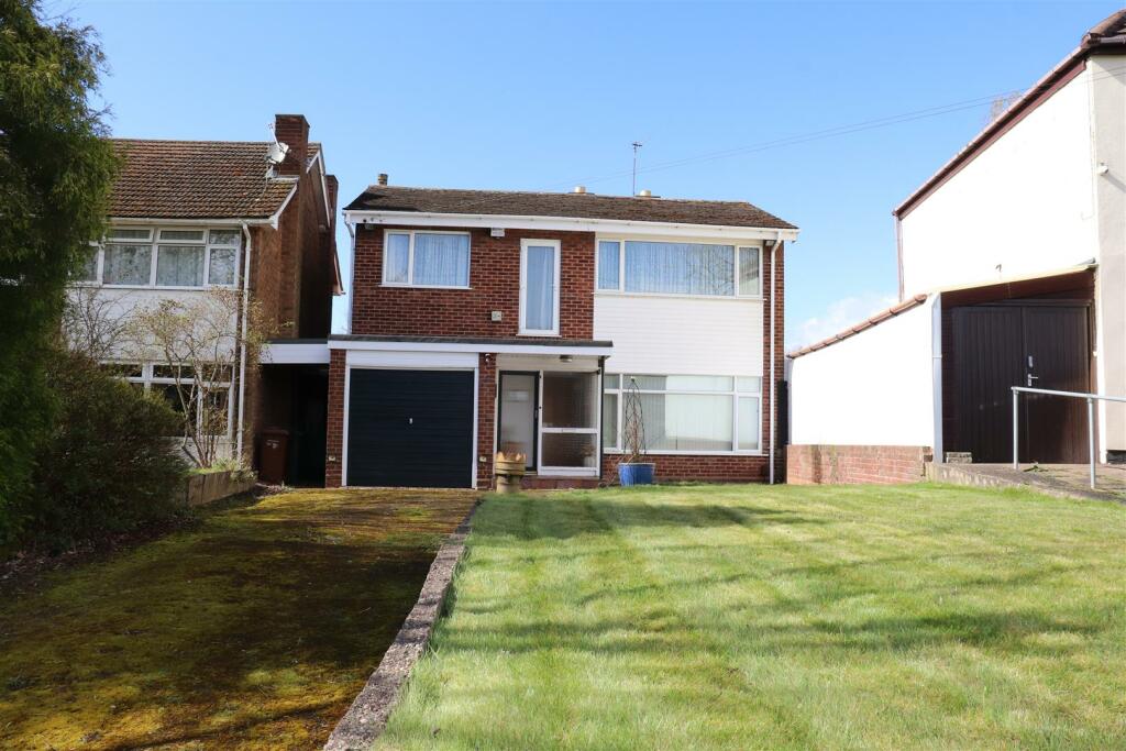 3 bedroom detached house for sale in Cartbridge Lane, Rushall, WS4