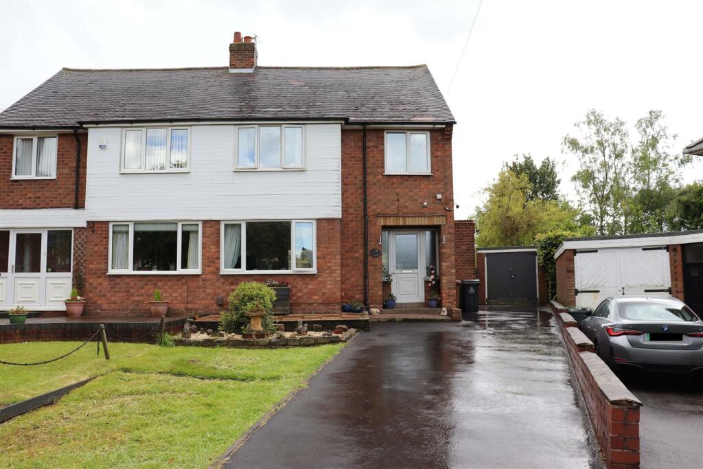 3 bedroom semidetached house for sale in Sandringham Drive, Aldridge, WS9
