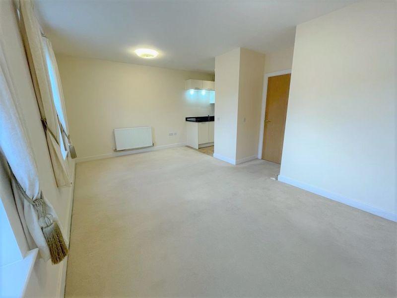 2 bedroom flat for sale in Ashburnham Drive, Cuckfield, RH17