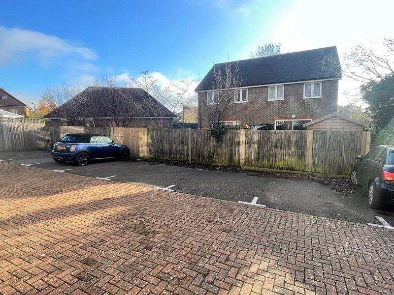 2 bedroom flat for sale in Ashburnham Drive, Cuckfield, RH17