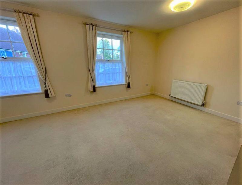 2 bedroom flat for sale in Ashburnham Drive, Cuckfield, RH17
