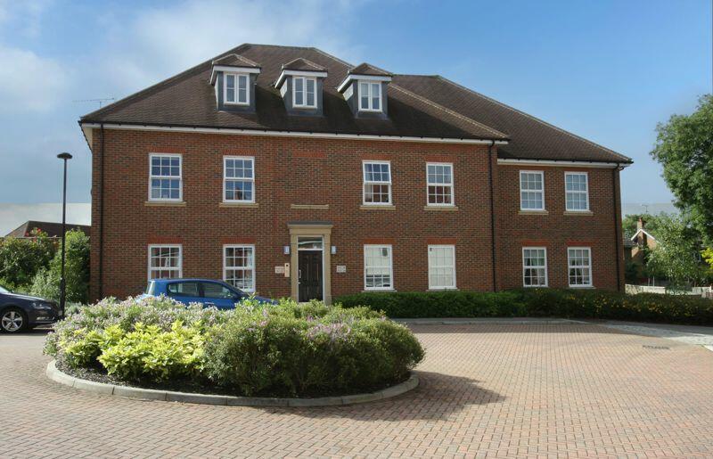 2 bedroom flat for sale in Ashburnham Drive, Cuckfield, RH17