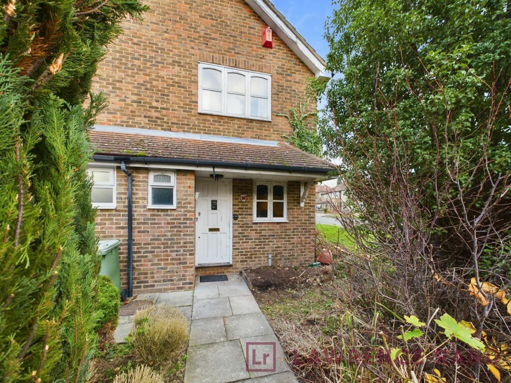 2 bedroom terraced house for sale in Kingfisher Close, Harrow Weald, HA3
