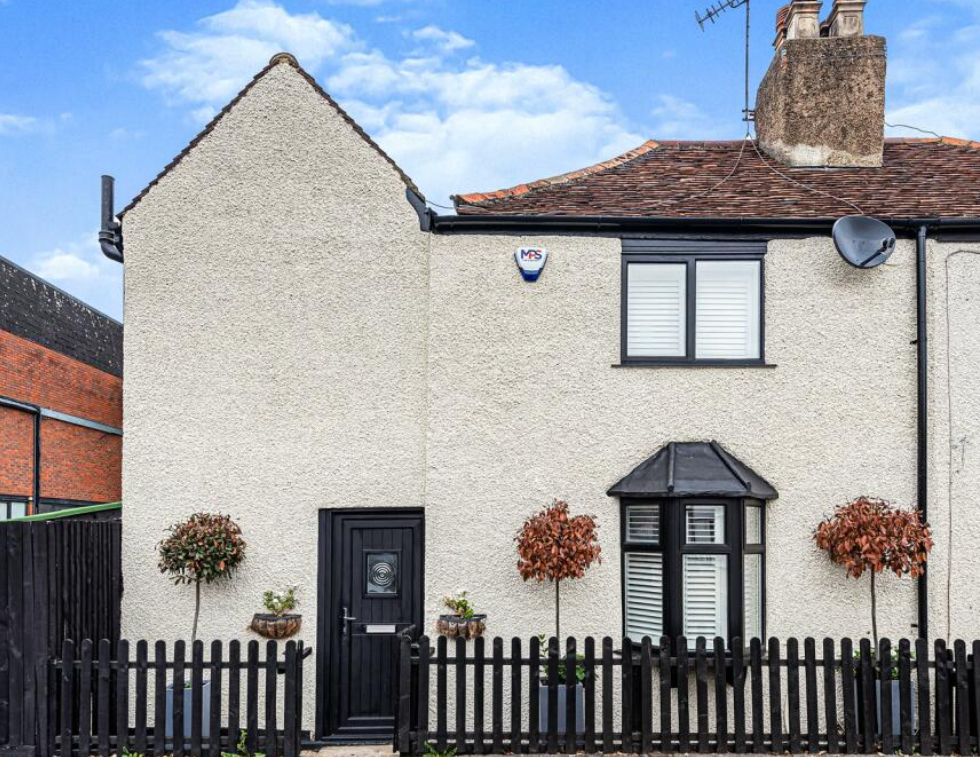 2 bedroom semidetached house for sale in The Oaks, Ruislip, Middlesex, HA4