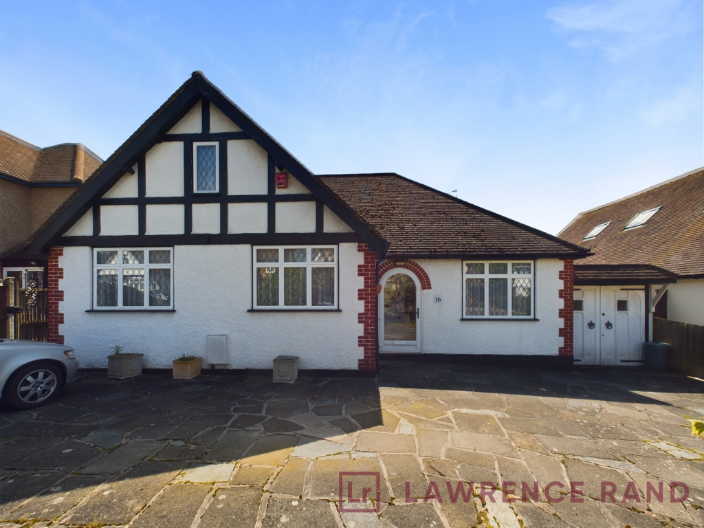 3 bedroom bungalow for sale in West Hatch Manor, Ruislip, HA4