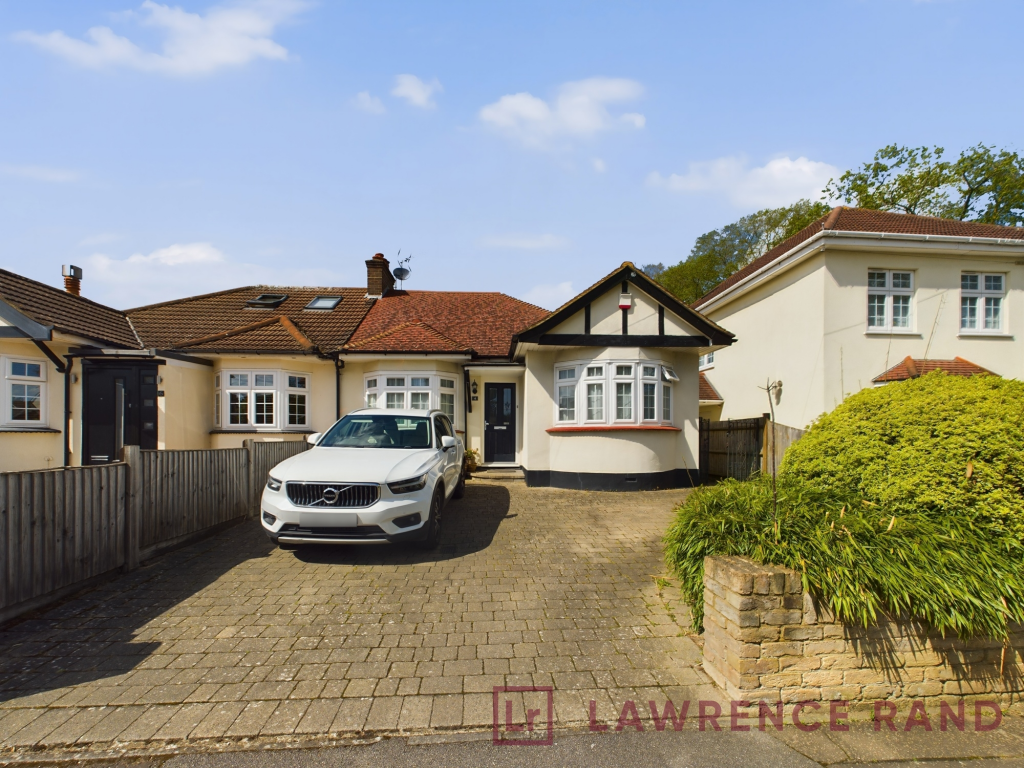 2 bedroom bungalow for sale in Beech Avenue, Ruislip, Middlesex, HA4