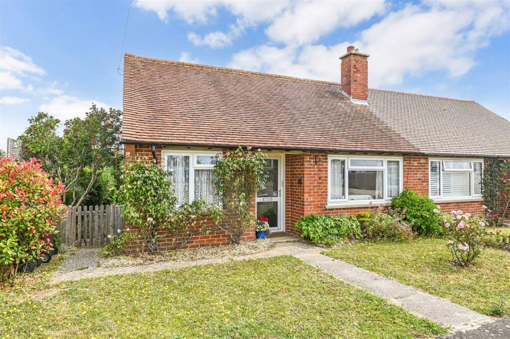 2 bedroom semidetached bungalow for sale in Furzefield, West Wittering, Chichester, PO20