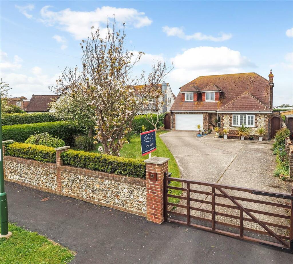 6 bedroom detached house for sale in Russell Road, West Wittering