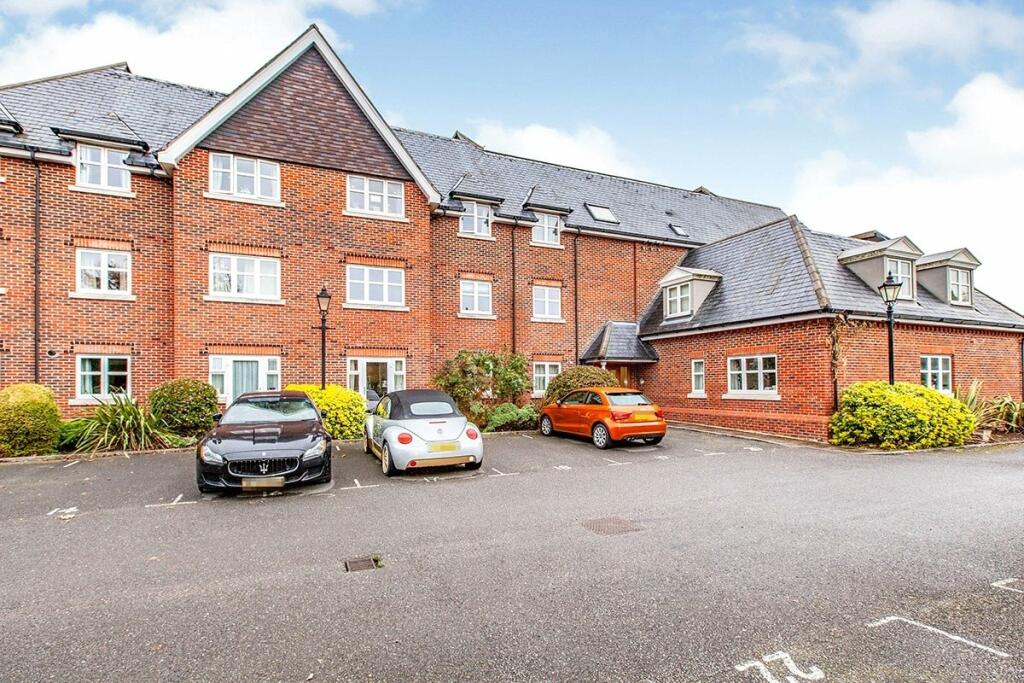 2 bedroom flat for sale in Albany Court Albany Place, Egham, Surrey, TW20