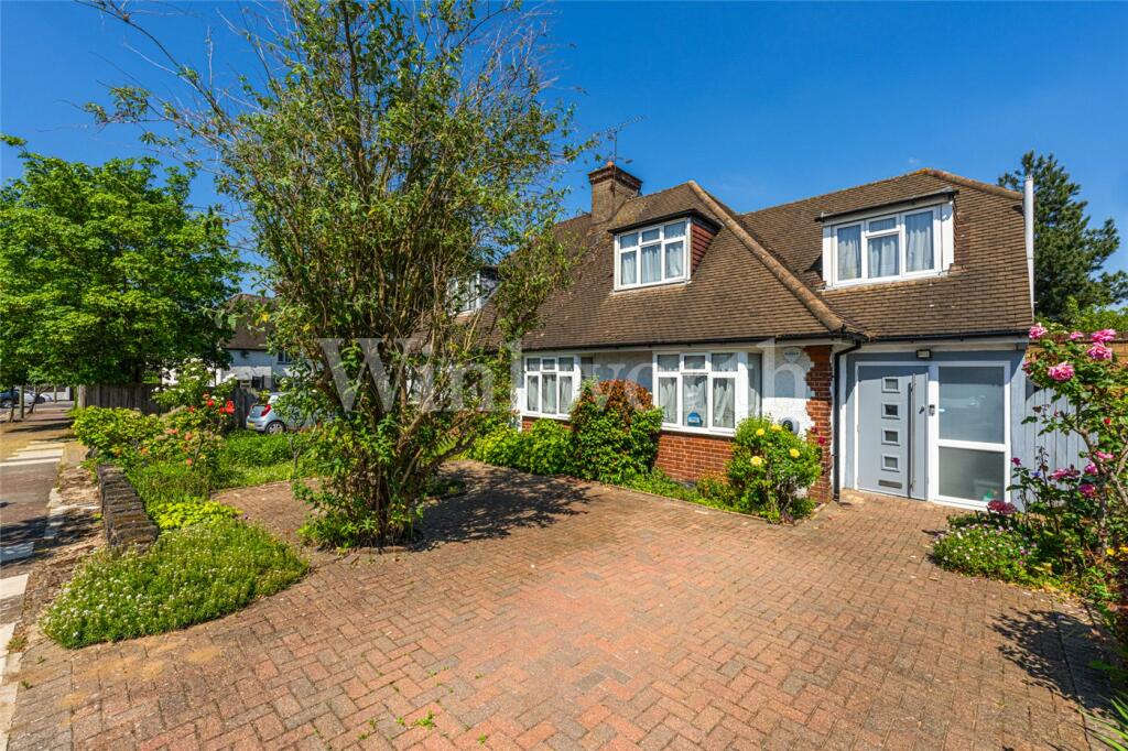 3 bedroom bungalow for sale in Sanderstead Avenue, London, NW2