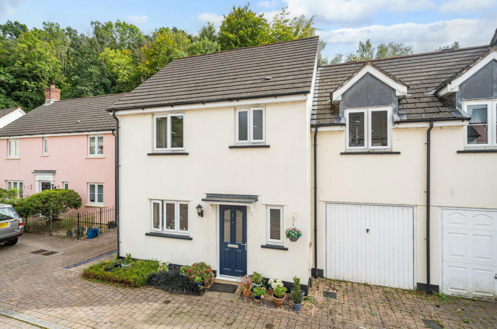 3 bedroom semidetached house for sale in Woodland Close, Bampton