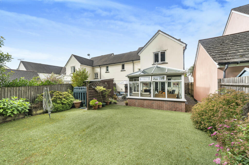 3 bedroom semidetached house for sale in Woodland Close, Bampton