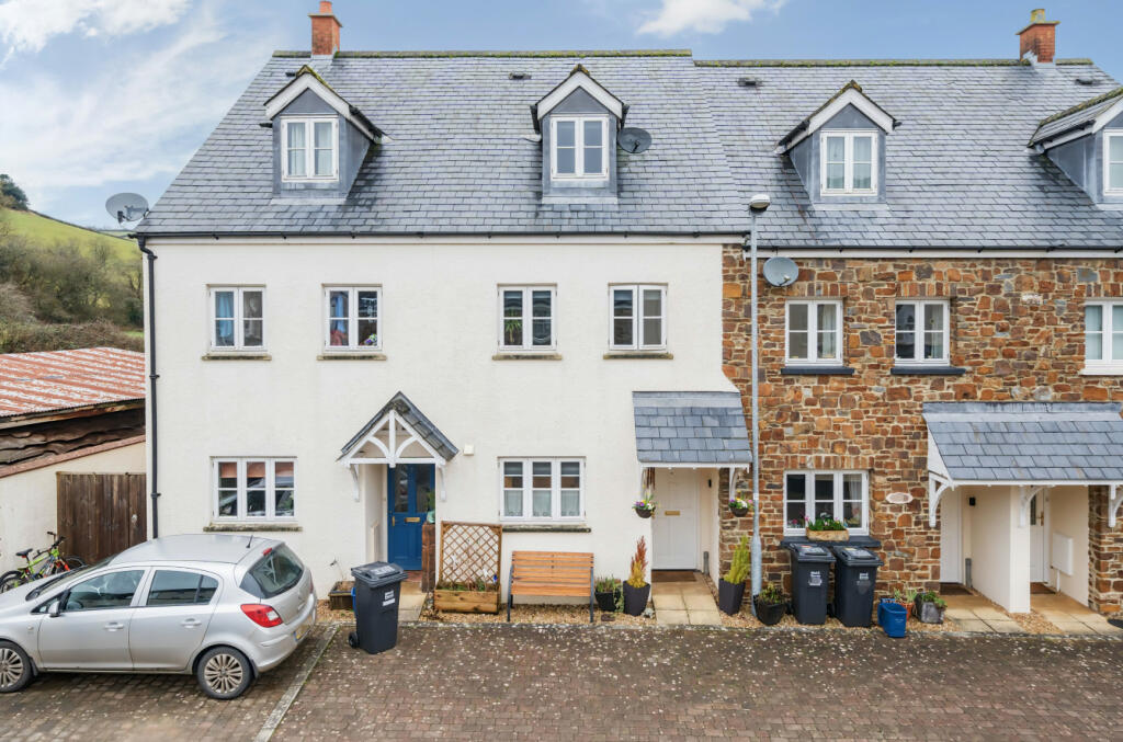 4 bedroom terraced house for sale in Newton Court, Bampton, Tiverton