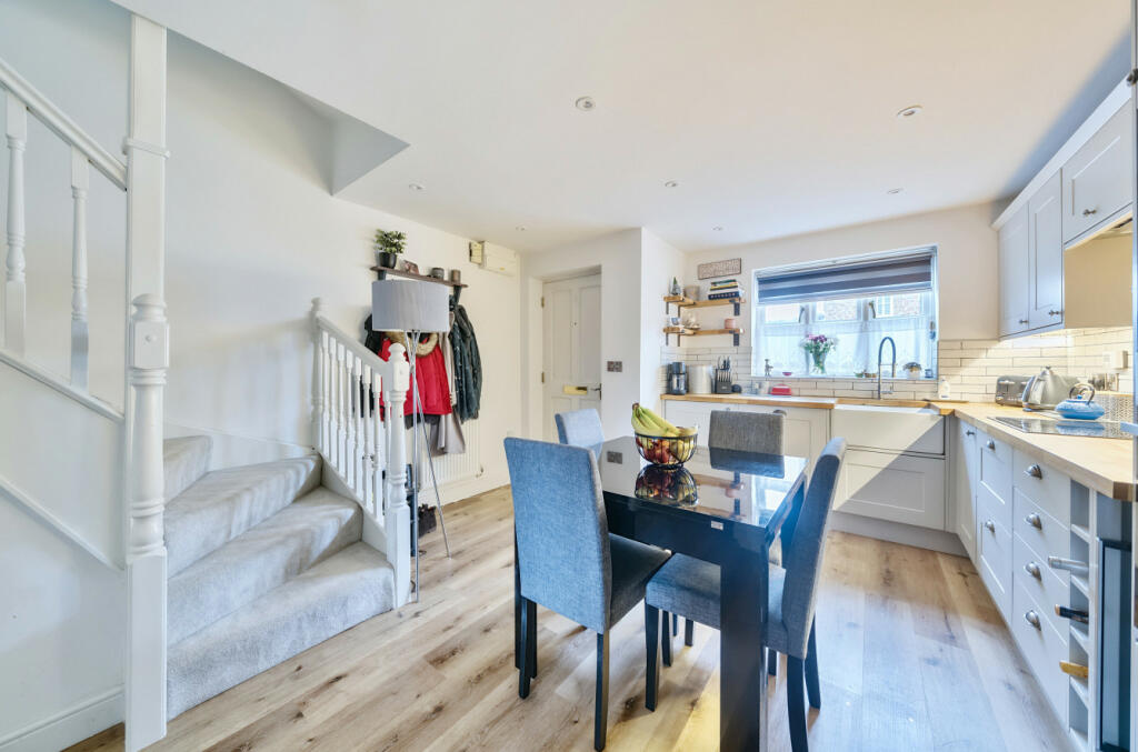 4 bedroom terraced house for sale in Newton Court, Bampton, Tiverton