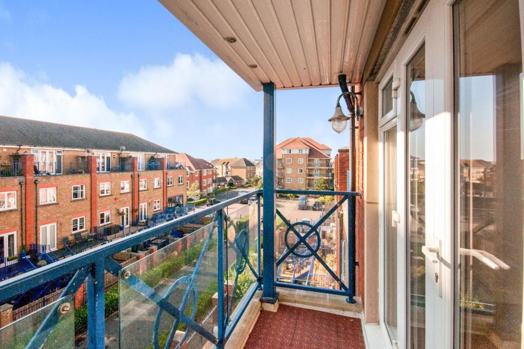 2 bedroom flat for sale in Dominica Court, Eastbourne, East Sussex, BN23