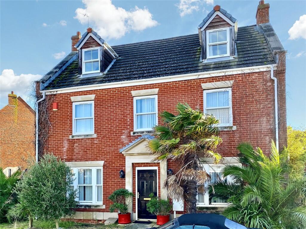 6 bedroom detached house for sale in Antigua Close, Eastbourne, East Sussex, BN23