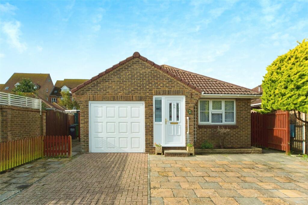 2 bedroom bungalow for sale in Collingwood Close, Eastbourne, East