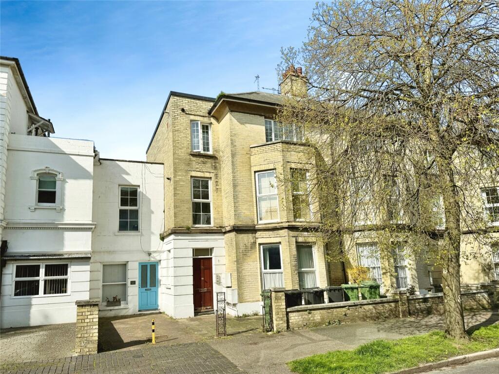 3 bedroom flat for sale in Lushington Road, Eastbourne, East Sussex, BN21