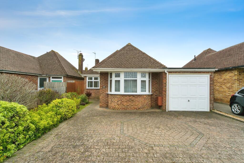 2 bedroom bungalow for sale in Windmill Road, Polegate, East Sussex, BN26