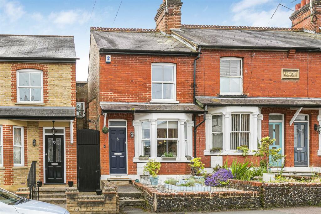 2 bedroom end of terrace house for sale in Station Road, Radlett, WD7
