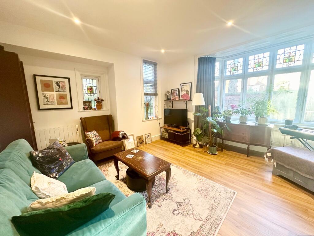 Main image of property: Vivian Lodge, 21 Vivian Avenue, Nottingham, Nottinghamshire, NG5 1RS