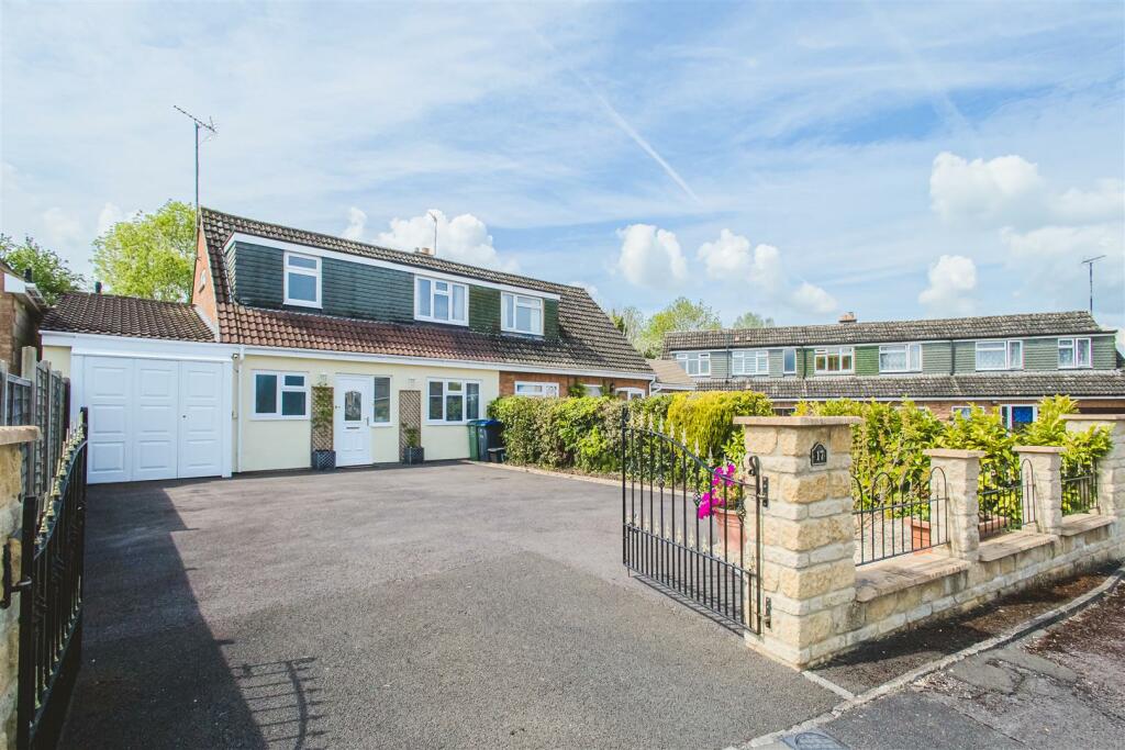 3 bedroom semidetached house for sale in Waite Meads Close, Purton