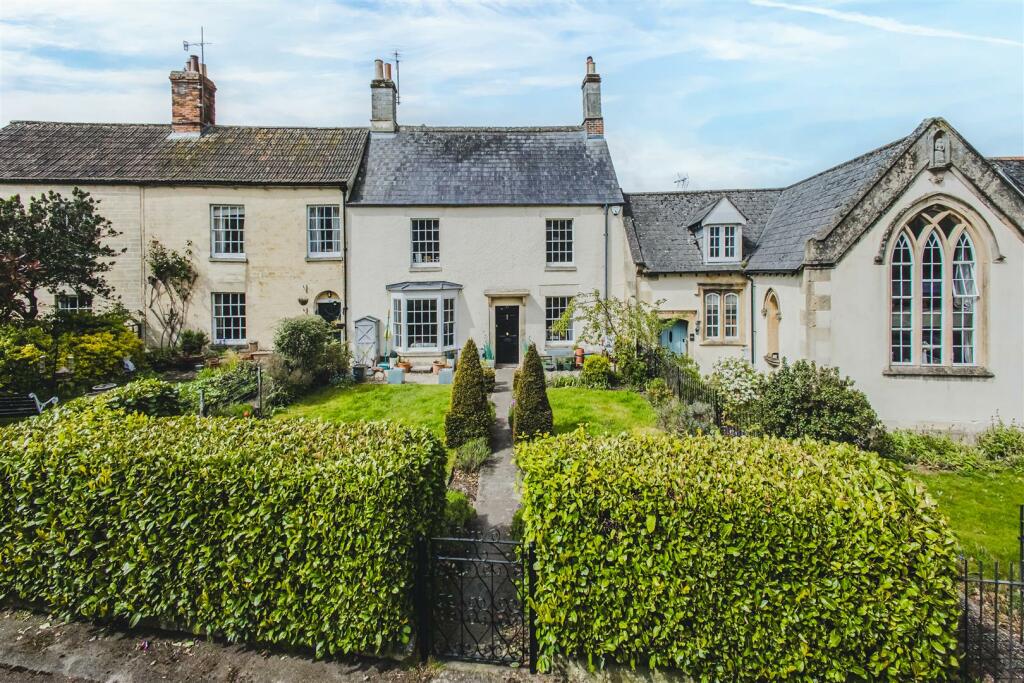 4 bedroom terraced house for sale in The Green, Calne, SN11