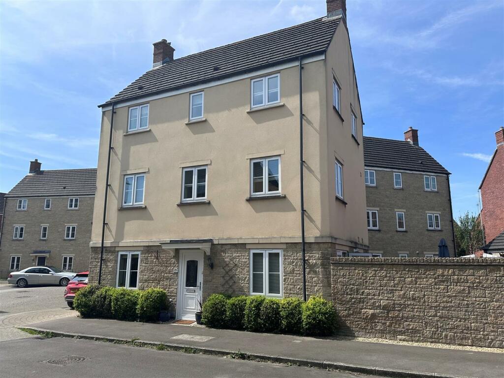 4 bedroom town house for sale in Road, Calne, SN11