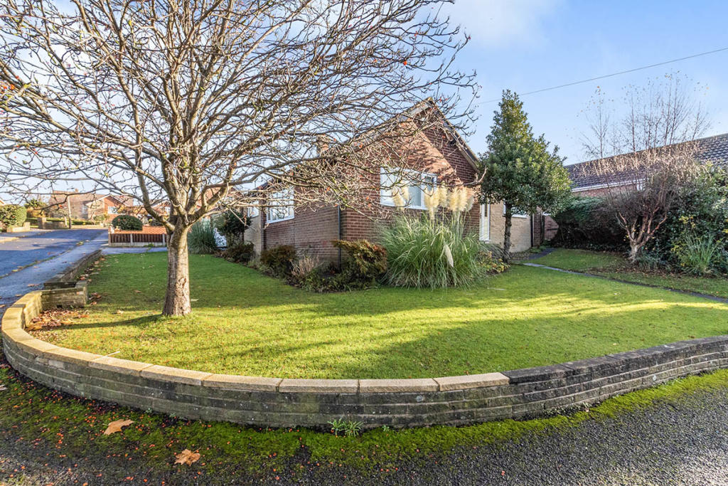 3 bedroom bungalow for sale in Limes Avenue, Barnsley, South Yorkshire, S75