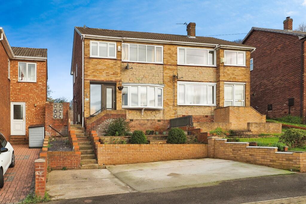 3 bedroom semidetached house for sale in Roehampton Rise, Barnsley