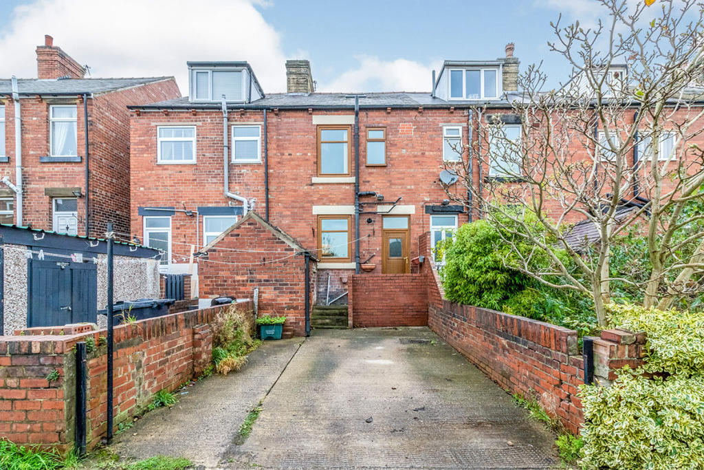 3 bedroom terraced house for sale in Pogmoor Road, Barnsley, South