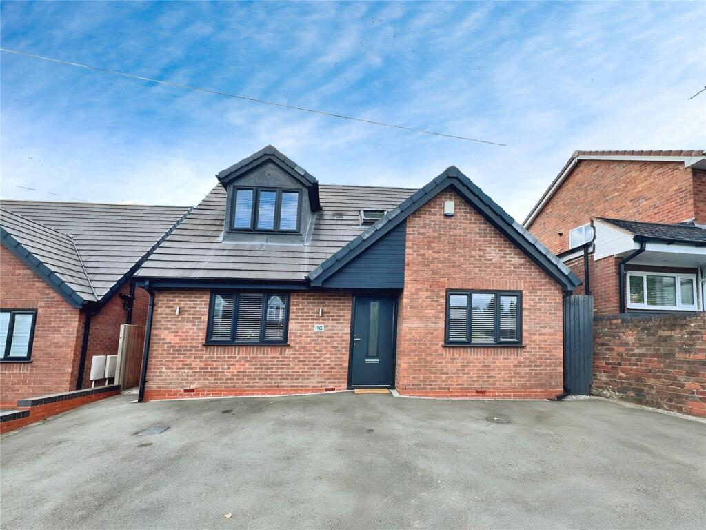 3 bedroom bungalow for sale in Drive, Lower Gornal, Dudley